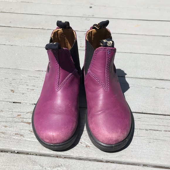 purple blundstone boots